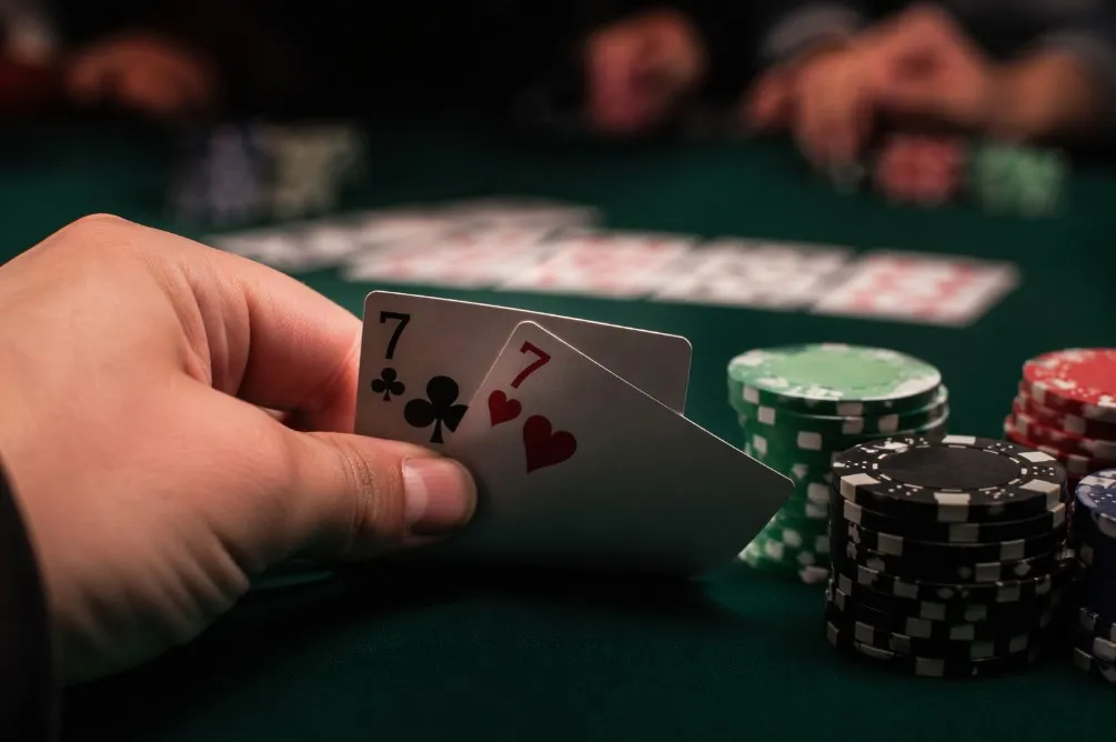 Малые карманные пары в покере: как играть прибыльно